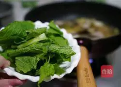 Illustration of how to make sour radish and black fish fillets 6