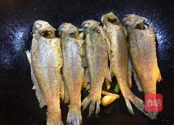 Illustration of braised small yellow croaker 8