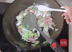American style Illustration of how to make stir-fried vegetable roots with ham 9