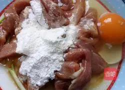 Illustration of how to make fried crispy pork 3