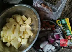 Illustration of how to make curry chicken rice 1