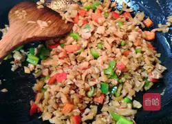 Illustration of how to stir-fry diced radish 8