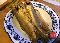 Illustration of braised small yellow croaker 6