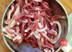 Illustration of how to make stir-fried shredded pork with Hu Qin 6