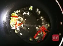 Illustration of how to stir-fry dried tofu with garlic moss 4