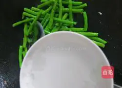 Roast pork Illustration of how to make fried beans 6