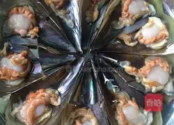 Illustration of how to make garlic scallops 2