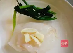 Low-calorie delicacy (cod with green onions) Illustration 6