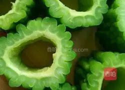 Illustration of how to make steamed mushrooms and bitter melon 1 