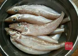 Illustration of how to make steamed sand pointed fish with dried radish 3