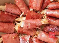 Illustration of how to make bacon-wrapped enoki mushrooms 11