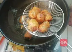 Illustration of how to make puff pastry sausages 13