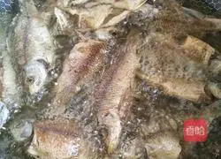 Illustration of Crispy Small Crucian Carp 2