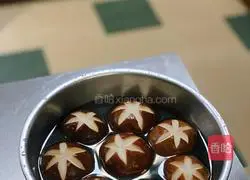 Illustration of how to make chicken wings and prawn burgers 2