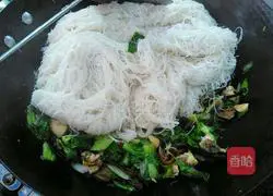 Illustration of how to make fried Xinghua rice noodles 16