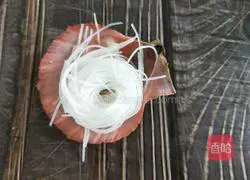 Illustration of steamed garlic vermicelli scallops 10