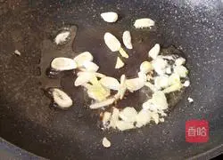 Illustration of how to make fried zucchini and sausage 5