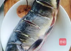 Illustration of how to make spicy fish cubes 1