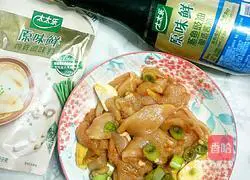 Illustration of how to make fried chicken nuggets that are crispy on the outside and tender on the inside 3