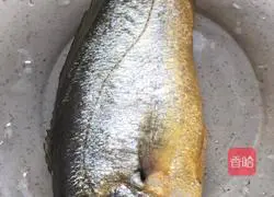 Illustration of how to make steamed large yellow croaker 2
