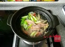 Illustration of two home-cooked shrimp recipes 16