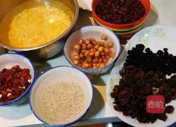 Illustration of how to make whole grain eight-treasure porridge 1