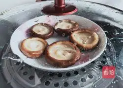 Illustration of how to steam mushrooms with minced meat 3