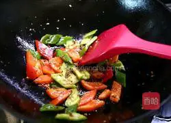 Illustration of how to stir-fry yuba with fungus 7