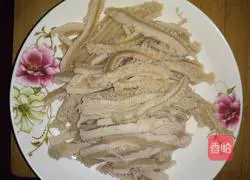 Illustration of how to make stir-fried tripe with chili pepper 1