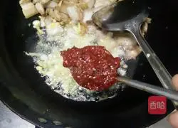 Illustration of how to cook twice-cooked pork at home 4