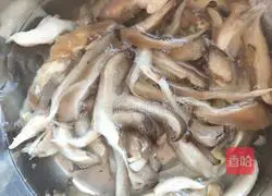 Illustration of how to make stir-fried pork with oyster mushrooms 4