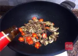 Illustration of how to make black pepper steak and stir-fried mushrooms 9