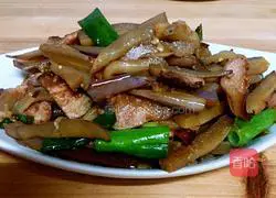 Illustration of how to stir-fry eggplant with bacon 4