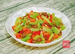 Illustration of how to make stir-fried beef with diced celery 20