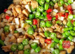 Illustration of how to cook diced chicken with king oyster mushrooms 13