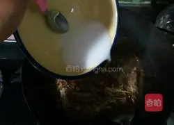 Illustration of how to make Black Pepper Beef Enoki Mushrooms 12