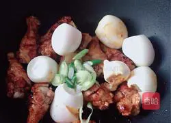 Illustration of how to touch chicken legs with eggs 6