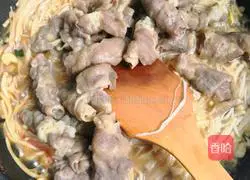 Illustration of how to make fried beef with enoki mushrooms 11