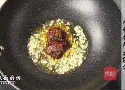 Illustration of how to make minced pork vermicelli 3