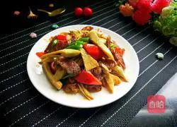 Illustration of how to make fried sausage with spring bamboo shoots 1
