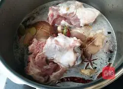 Illustration of how to make crystal pig skin frozen elbow 2