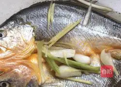  Illustration of how to make steamed large yellow croaker 8