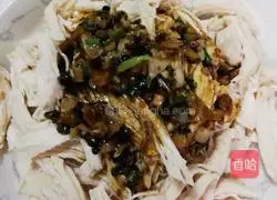 Illustration of how to make shredded chicken 7