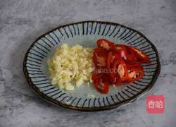 Illustration of how to make garlic minced pork and broccoli 3