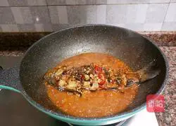 Illustration of braised crucian carp with beef sauce 14