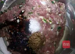 Illustration of how to wrap glutinous rice balls 3