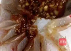 Illustration of how to make garlic vermicelli shrimp with open back 12