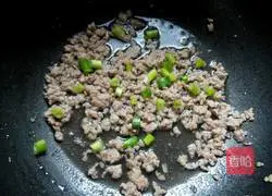 Illustration of how to make minced meat vermicelli 5