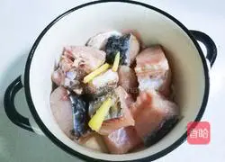 Illustration of how to make steamed fish cubes 7