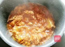 Illustration of how to cook ribs with day lily 16